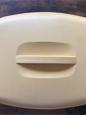 Tupperware Oval Mustard Yellow Microwave Steamer. 2 Pc Set. Vintage. EUC